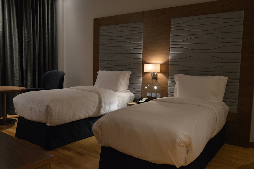 Фото Ramada by Wyndham Manama City Centre