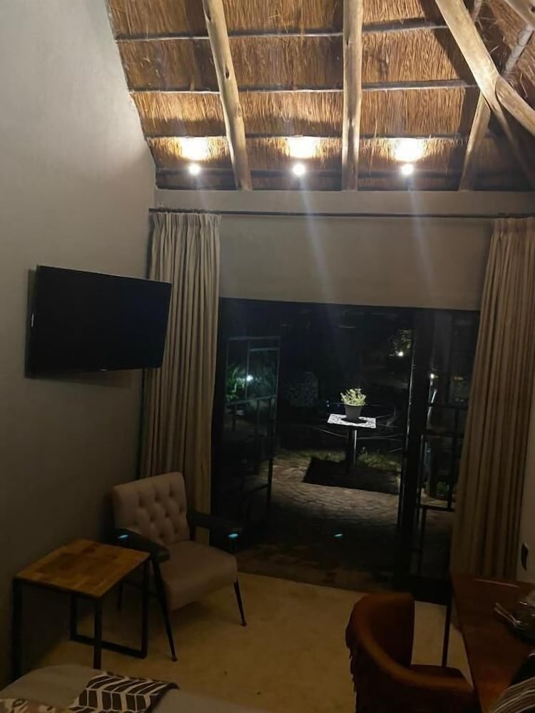 Фото Four20 Bespoke Hotel