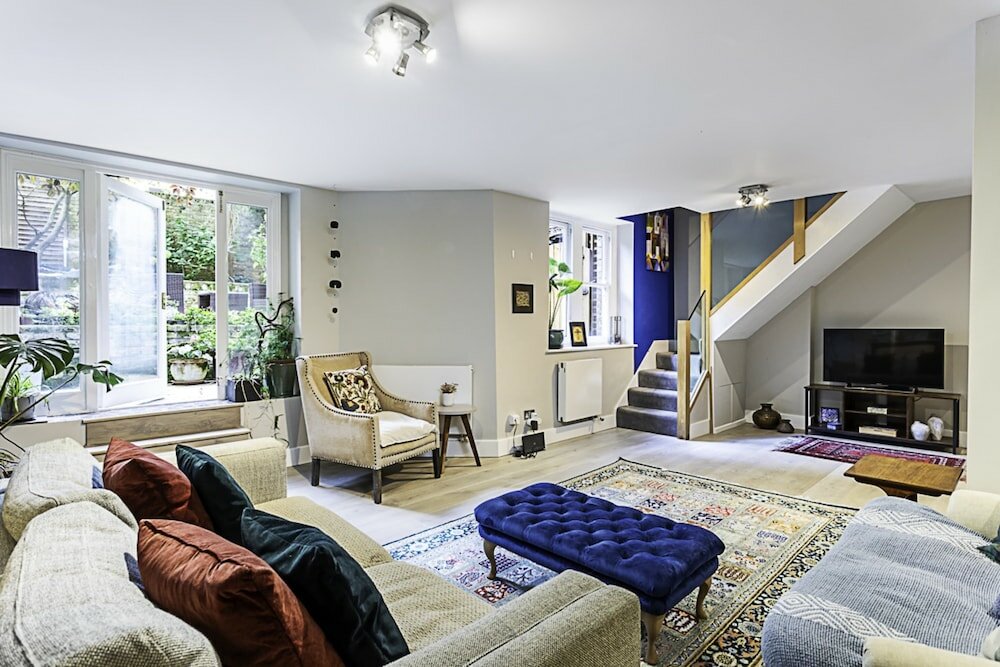 Фото Elegance in Westminster: Victoria Vibes Apartment