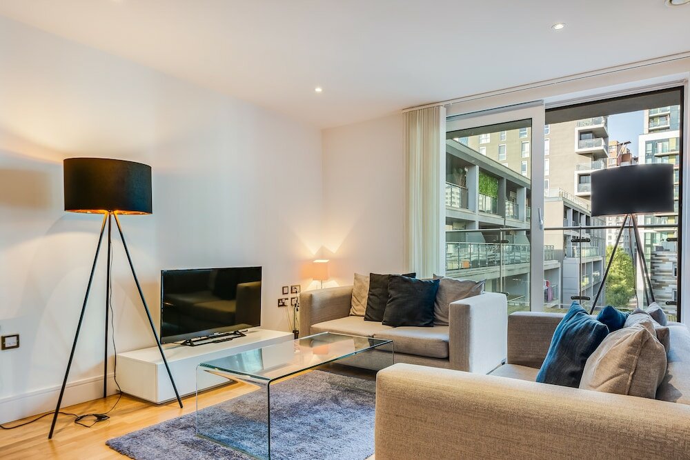Фото Two Bedroom Apartment in Canary Wharf