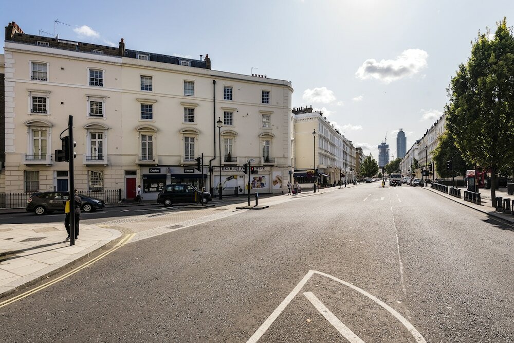 Фото Charming Victoria Home close to Buckingham Palace
