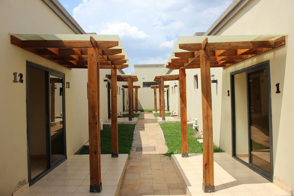 Фото Four Pillars Lodge Chilanga