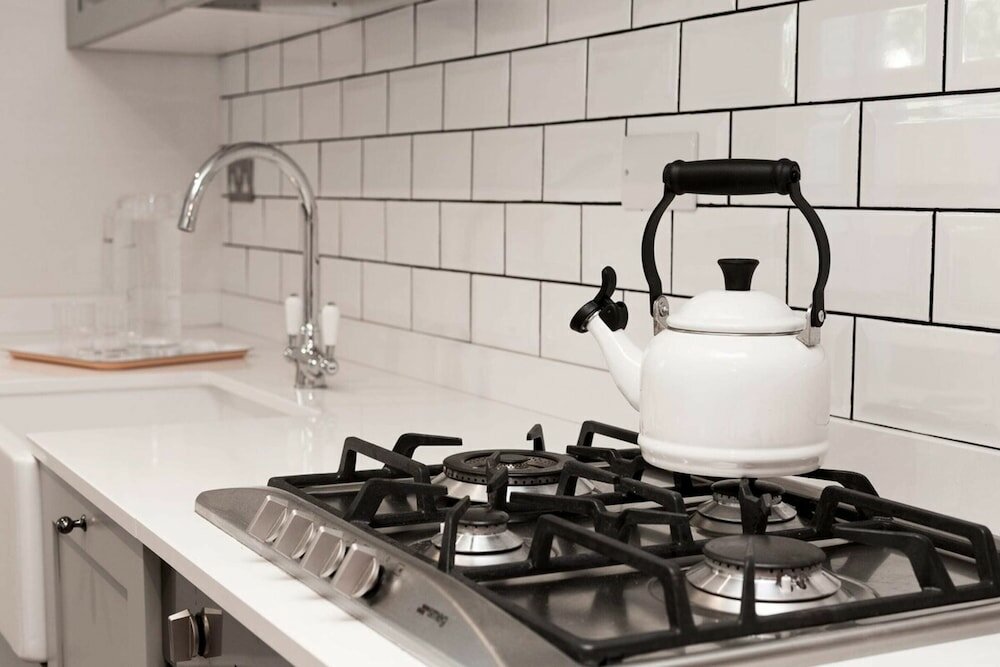 Фото Beautifully Styled, Modern Apartment With Garden