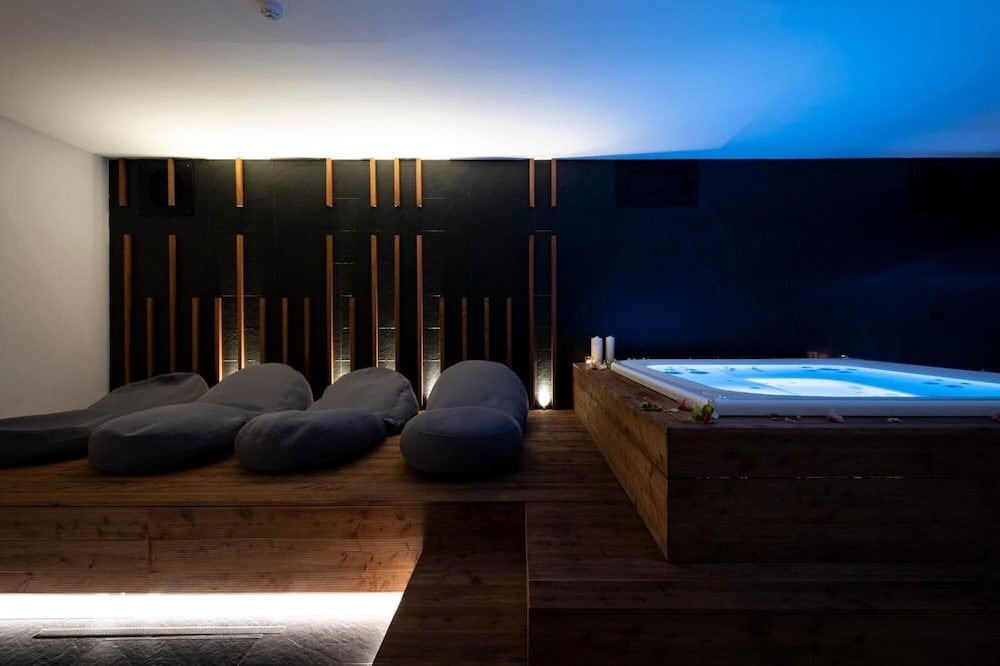 Фото Alkamuri Posh Hotel SPA - 101 Suite Deluxe