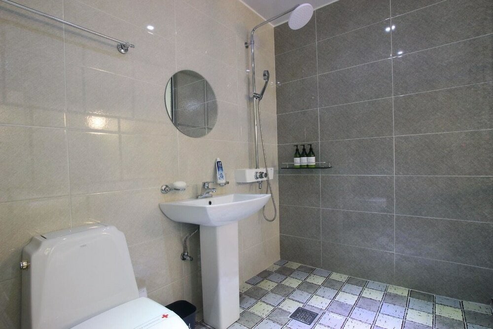 Фото Yeosu Hakdong Ja Self Check-in Motel