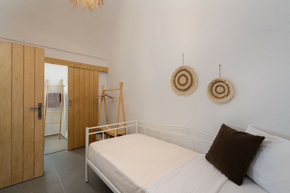 Фото Villa Tholos with Private Jacuzzi