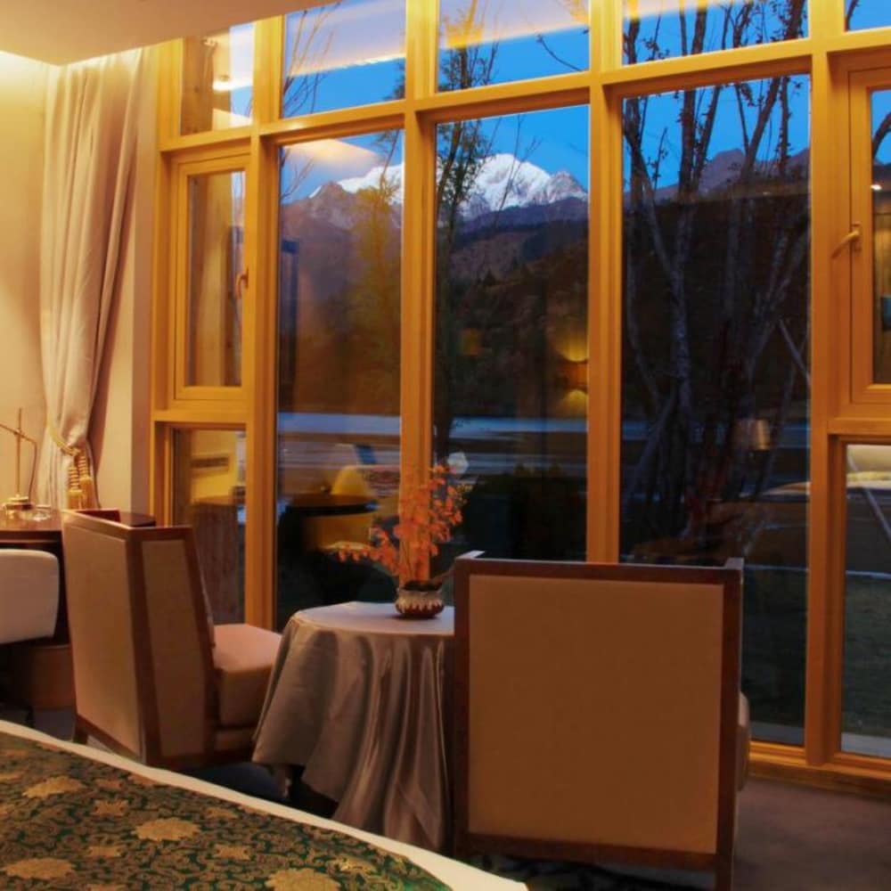 Фото Evergrande Hotel Nyingchi