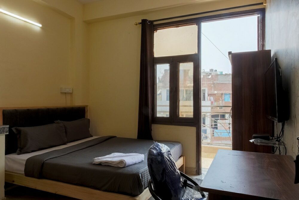 Фото Eat Sleep Wander Studio Apartments