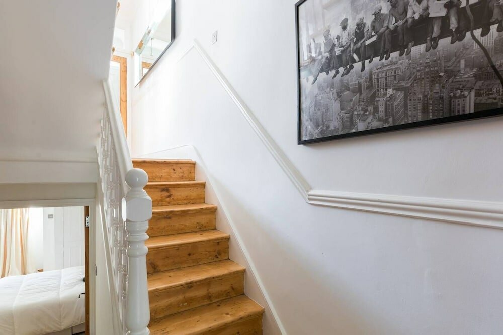 Фото Fabulous 4 Bed House With Garden in Fulham