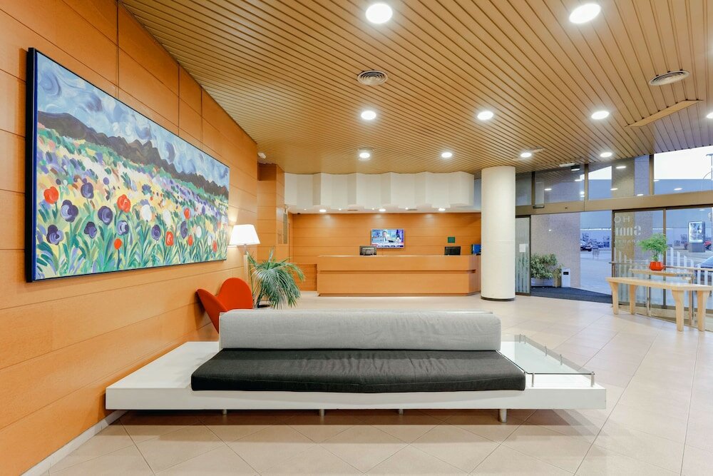 Фото Apartamentos Hesperia Barcelona Sant Joan