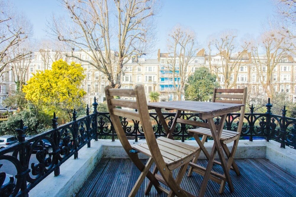 Фото Modern & Spacious 1 Bedroom Apartment in London