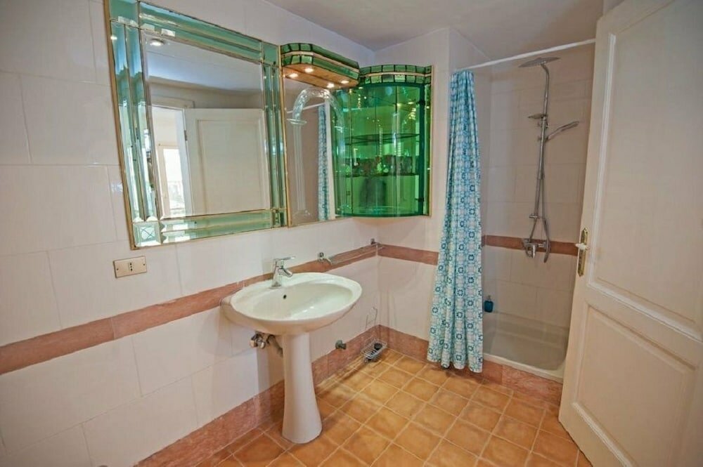 Фото Chic 4-Bedroom White Villa for Rent in El Gouna Egypt