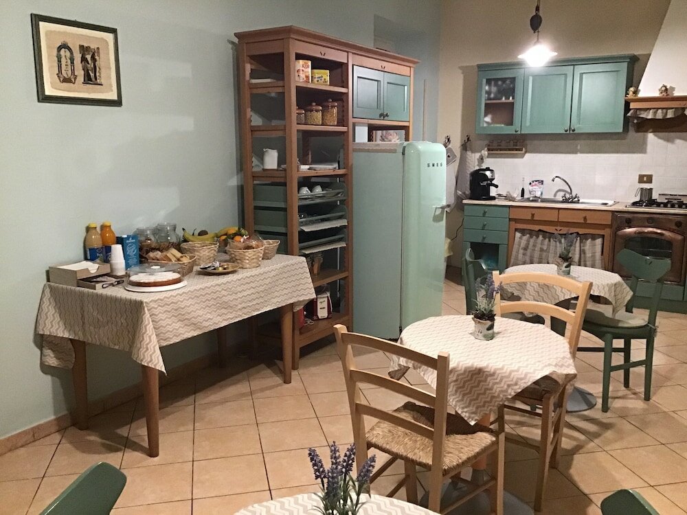 Фото Achirina Bed and Breakfast