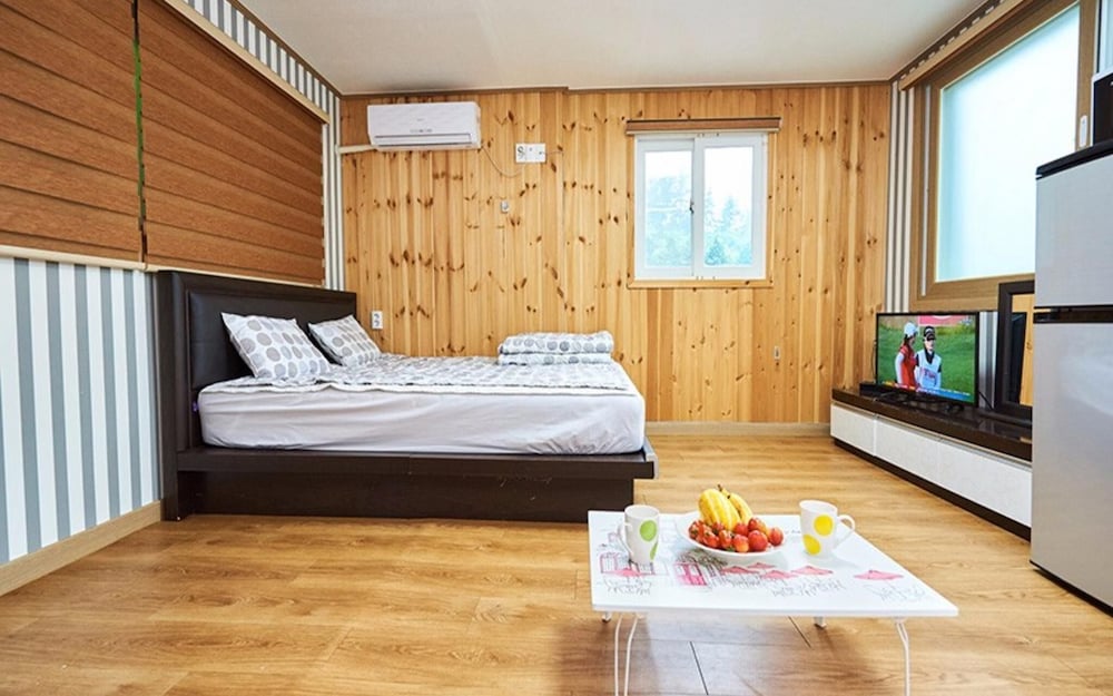 Фото Yeosu Dolsan Healing Pension