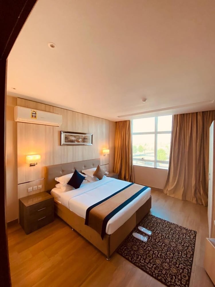 Фото Banan Hotel Suite