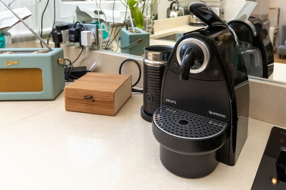 Фото Modern & Beautifully-lit 1 Bedroom Flat, Sheperd's Bush!