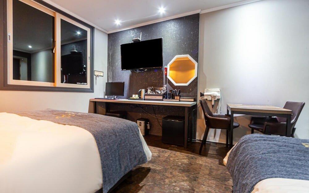 Фото Yeosu Hotel The B