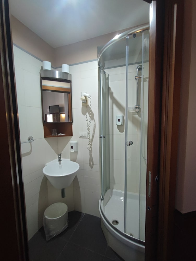 Фото Romalive Hotel