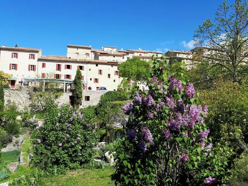 Гостиница Vvf Drôme Provence, Montbrun les bains