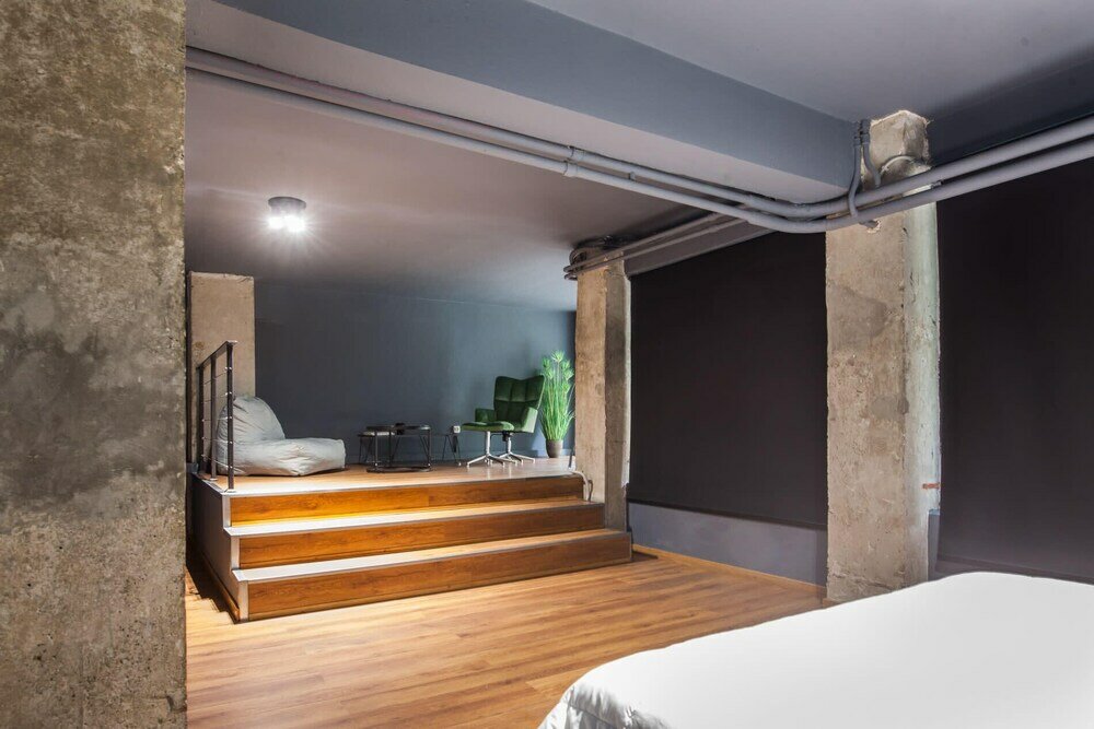 Фото Modern Industrial Apt In Neos Kosmos