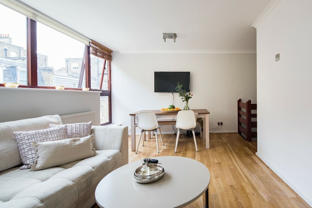 Фото Richardsons Mews by Lime Street