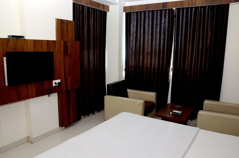 Фото The New Holiday II