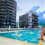 Roshe by Mgzavrebi Hotel (2-я аллея Цминда Андриа Пирвелцодебули, 6), hotel