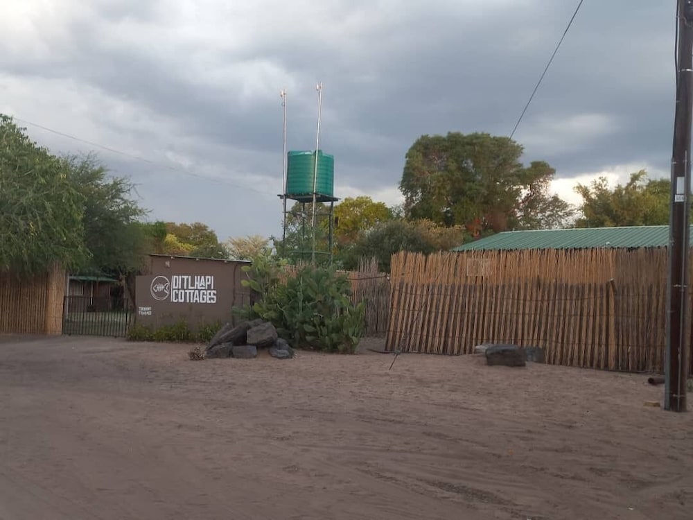 Фото Dithapi Cottages