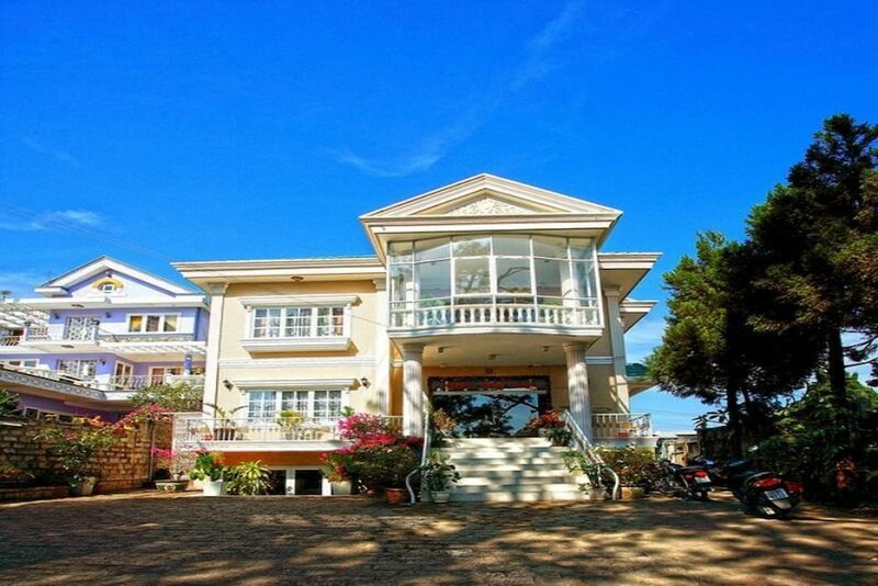 Гостиница Nguyen Hung Dalat Hotel в Далате