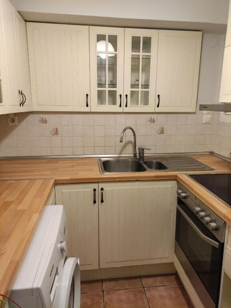 Фото Seven Seconds Away