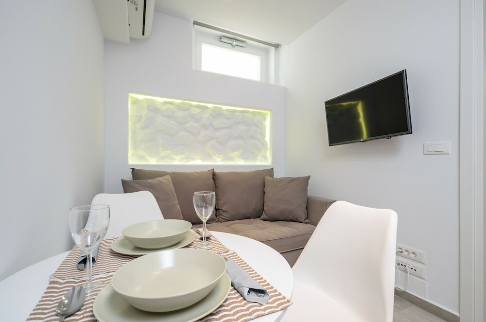 Фото Elegant Apartments