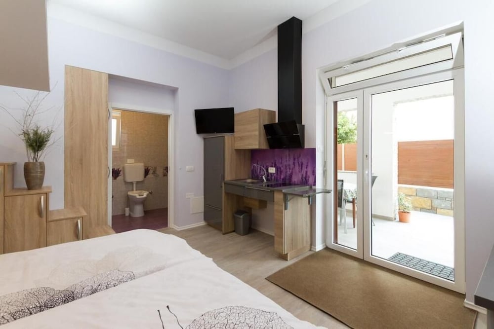 Фото Apartmaji Sobe Zvezda