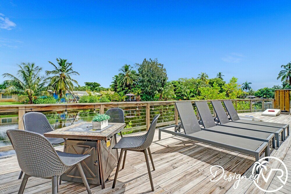 Фото Stunning Waterfront 3br with Heated Pool