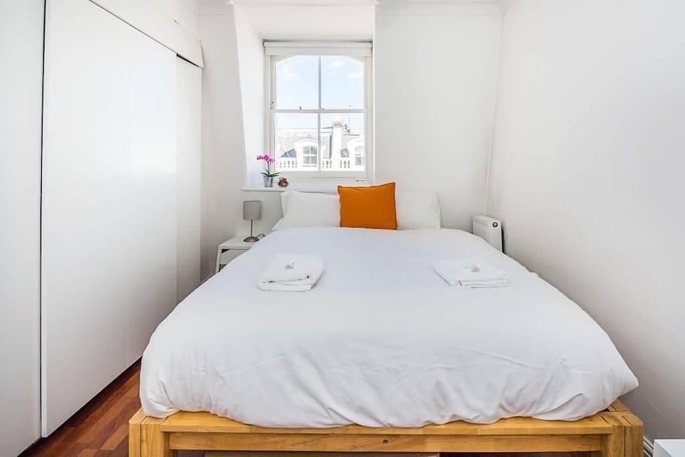 Фото Bright stylish Nott Hill apart sleeps 6