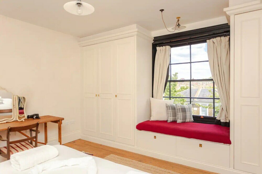 Фото Stunning 2 Bedroom House in Peaceful London Fields