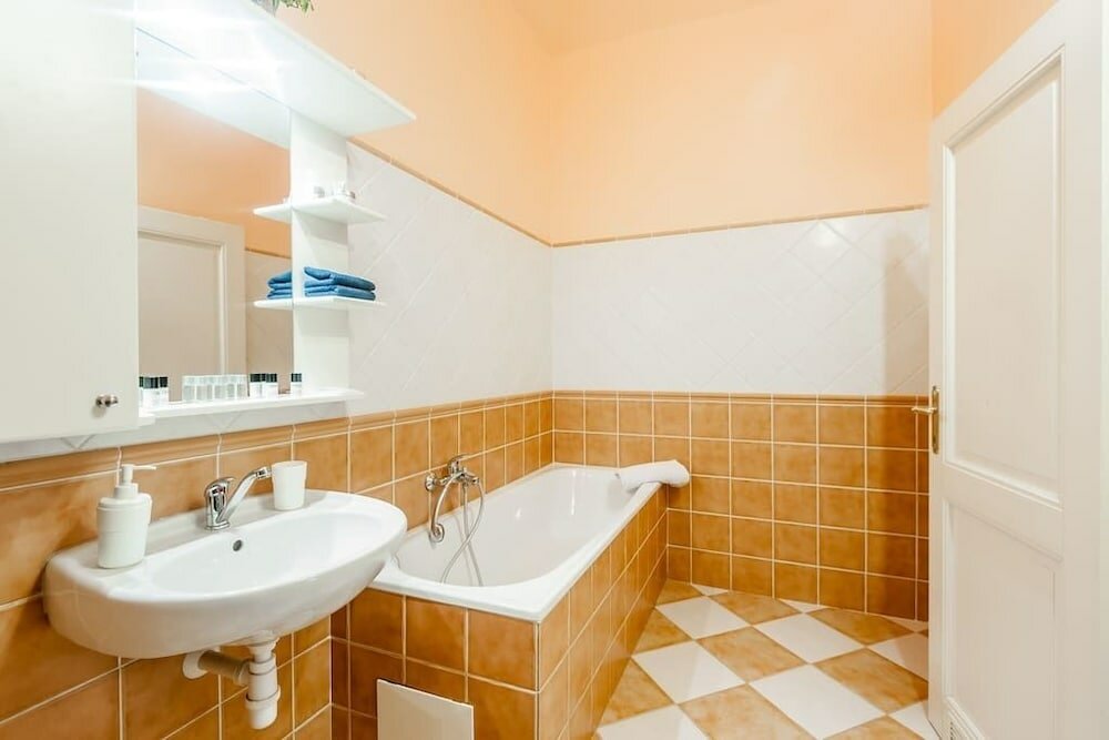 Фото Central Apt with Netflix subscription