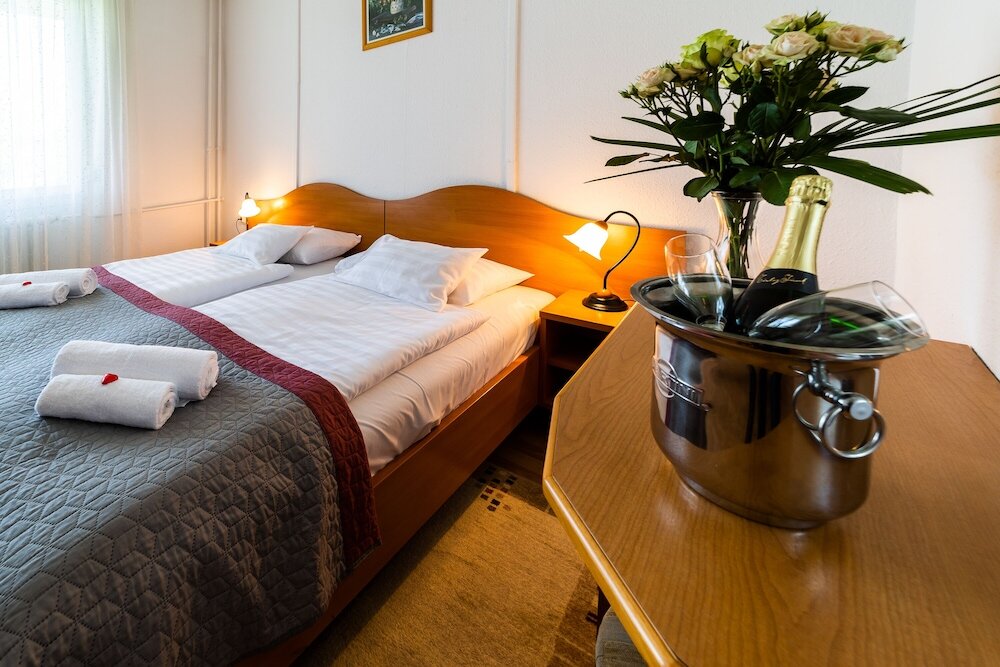 Фото Hotel Napfény