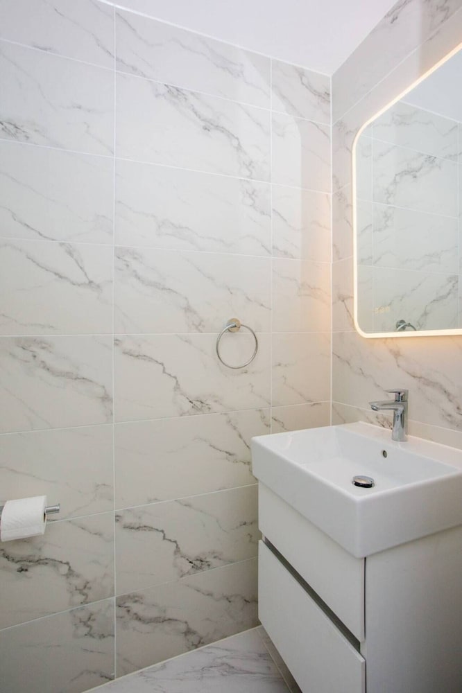 Фото Bright 1 Bedroom Apartment in West London