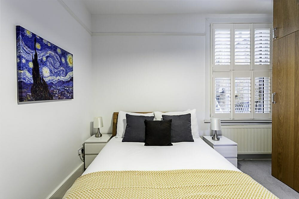 Фото Cozy 2 Bed Apartment in Chiswick