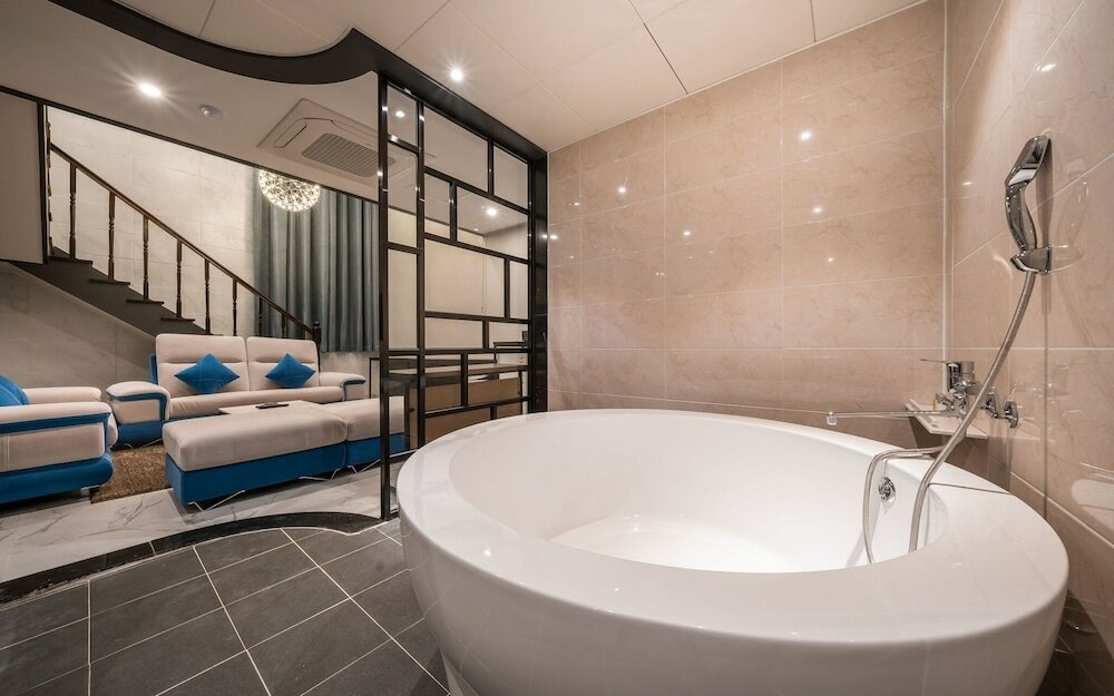 Фото Saturn Hotel