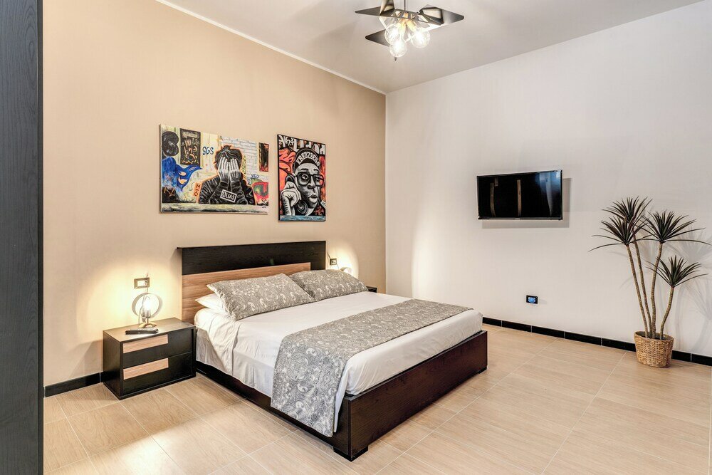 Фото The Quarters Naples Apartment