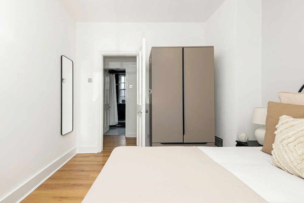 Фото The Bow Road Collection