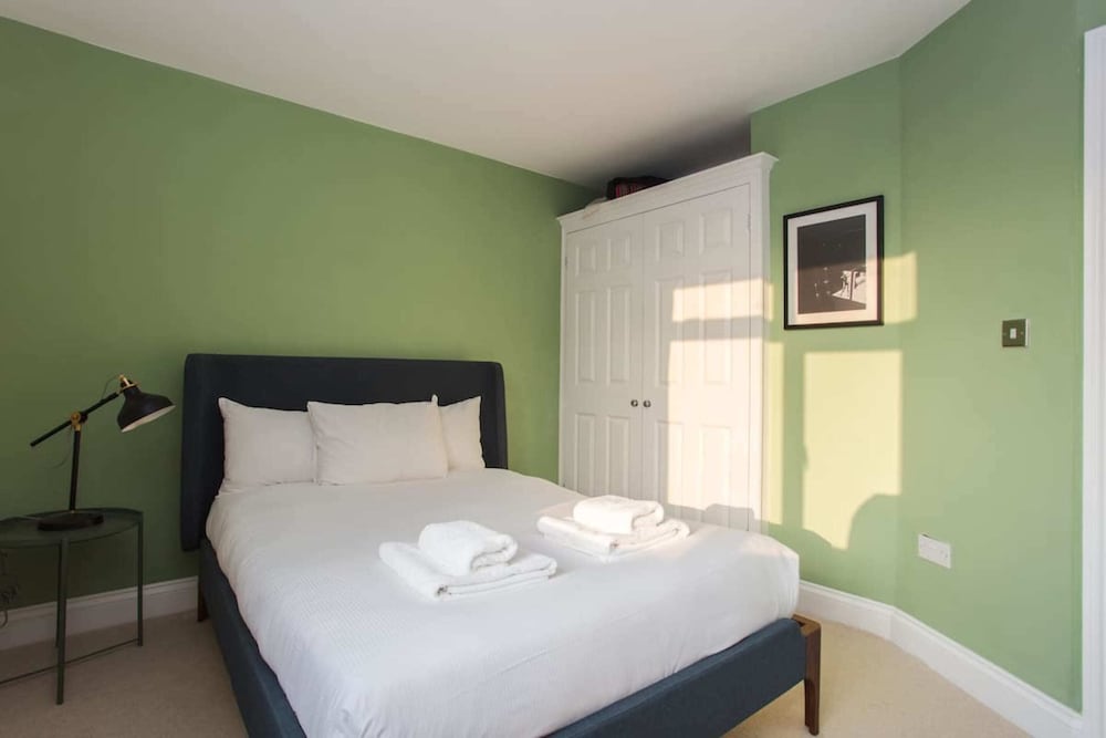 Фото Lovely 2 Bedroom Flat Near Whitechapel Station