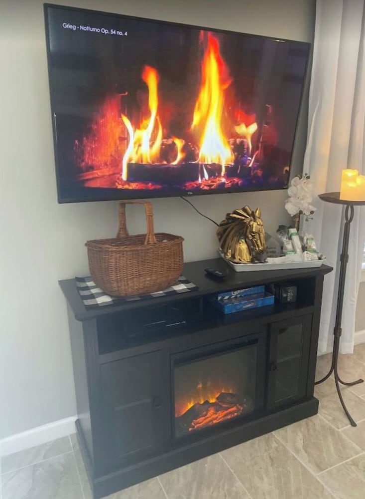 Фото Stunning Cozy Downtown Guesthouse