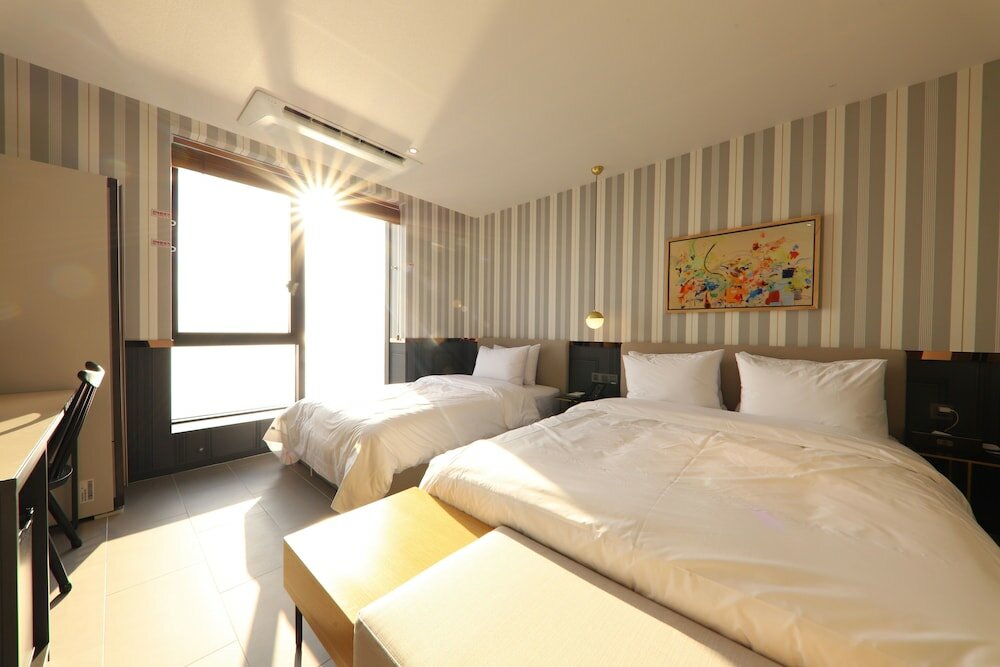 Фото Jeongja Beach Brown Dot