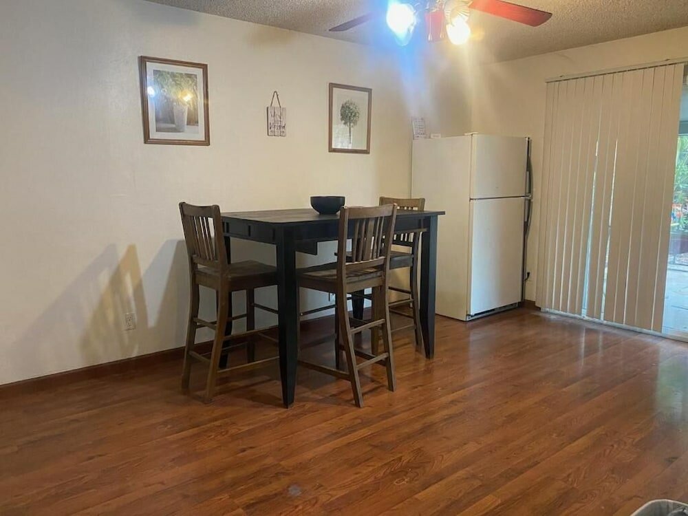 Фото Whole Family - Rosemont - Hostel