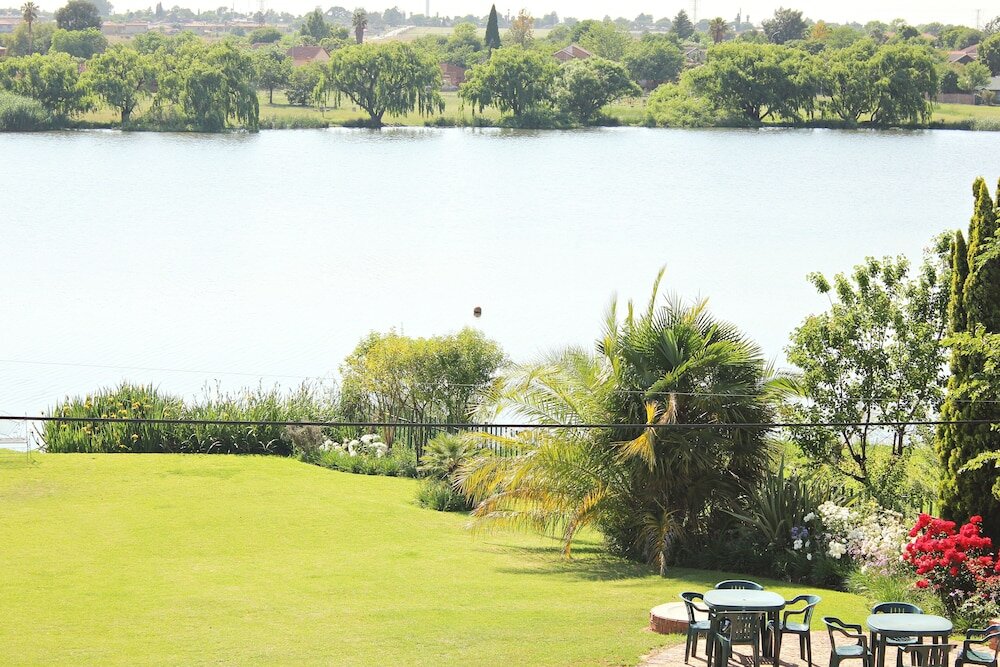 Фото The Lakehouse Guest House