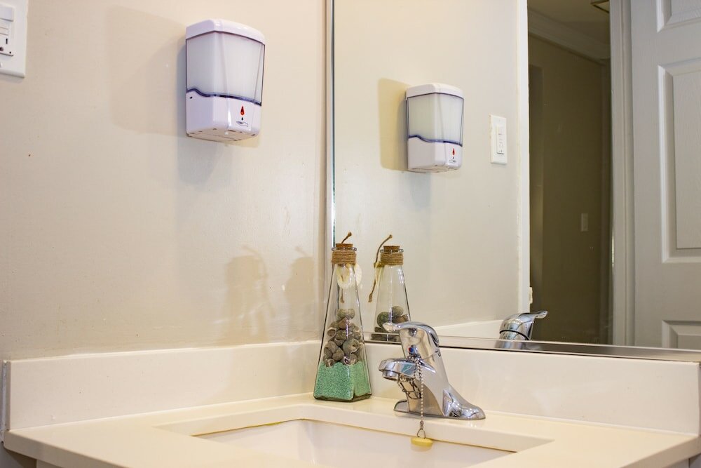 Фото Golden Castle In Montreal