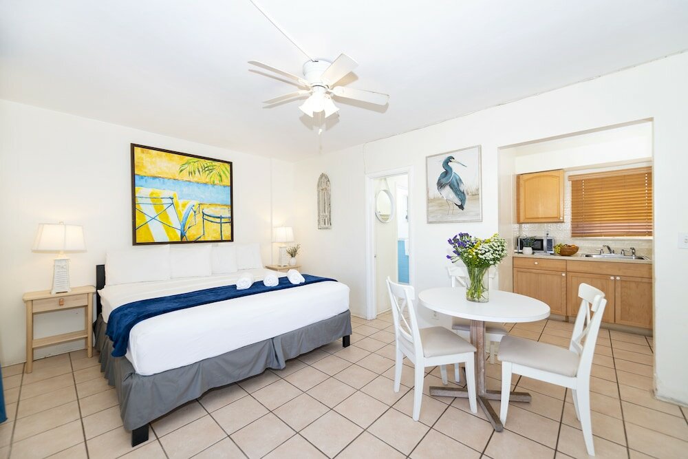 Фото Tropic Isle Hotel and Apartment