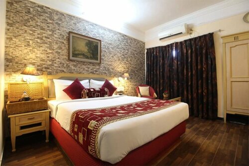 Гостиница Hotel Sovereign в Дамане